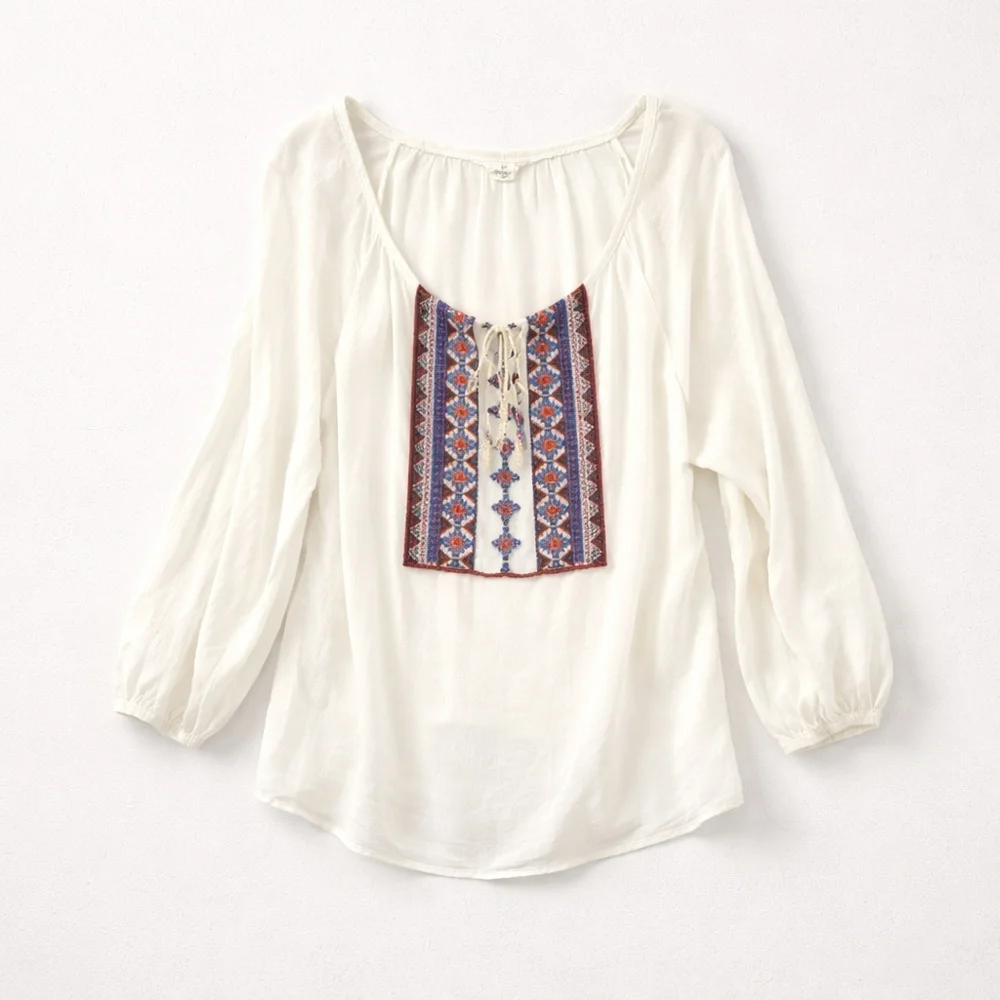 Forever 21 Plus 1X Boho White Blue Red Embellished 3/4 Sleeve Blouse Rayon - Picture 2 of 9